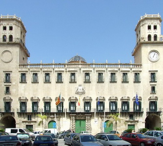Vista_del_Ayuntamiento_de_Alicante.jpg